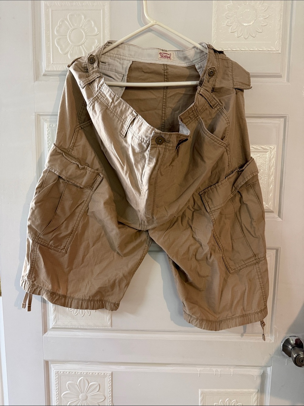 Tan Levi cargo shorts for men, waist 42